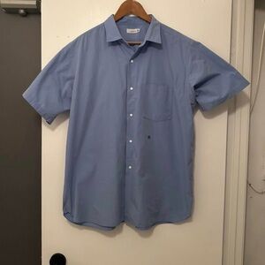 Men's Short-Sleeve Button-Down Shirt in Light Blue